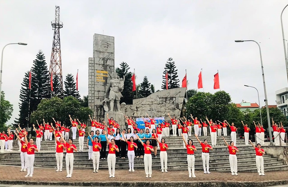 Phụ nữ huyện Đan Phượng lu&ocirc;n ti&ecirc;n phong trong c&aacute;c phong tr&agrave;o thi đua.