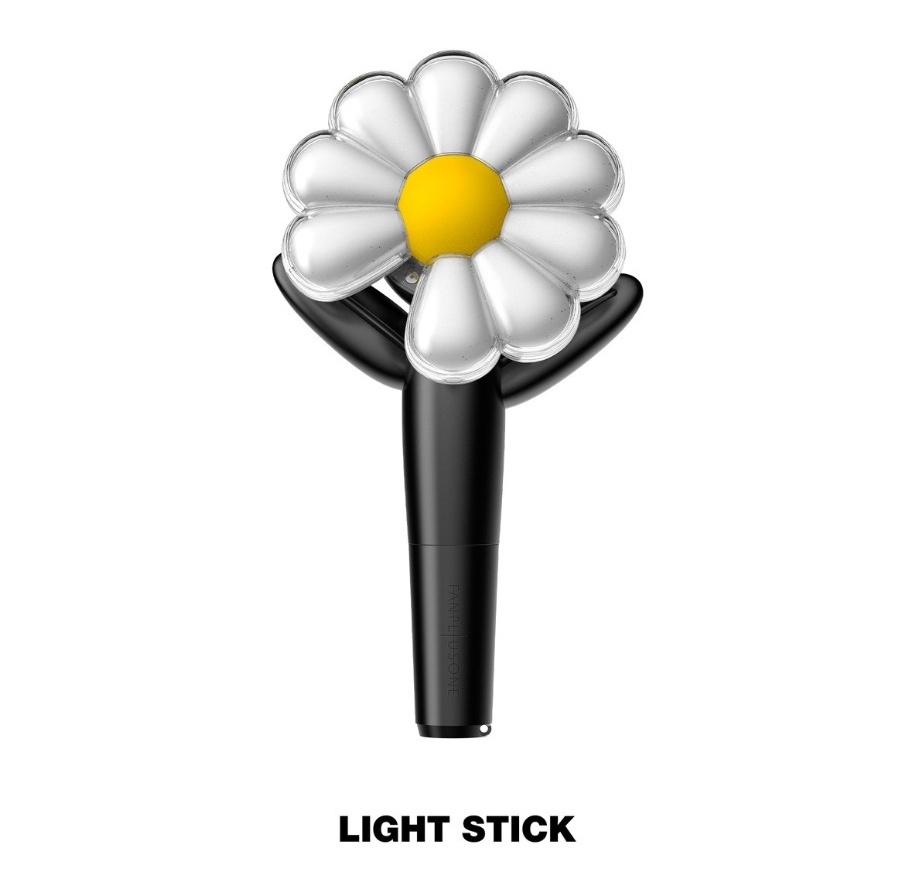 Ng&agrave;y 6/3, Tập đo&agrave;n Galaxy Corporation th&ocirc;ng b&aacute;o, nam ca sĩ G-Dragon (Big Bang) sẽ cho ra mắt lightstick (gậy ph&aacute;t s&aacute;ng) c&aacute; nh&acirc;n.Lightstick được tung ra ngay trước thềm chuyến lưu diễn to&agrave;n cầu &ldquo;Ubermensch&rdquo; của nam ca sĩ khiến người h&acirc;m mộ v&ocirc; c&ugrave;ng phấn kh&iacute;ch. Thiết kế của n&oacute; cũng trở th&agrave;nh chủ đề &ldquo;n&oacute;ng&rdquo; tr&ecirc;n mạng x&atilde; hội.