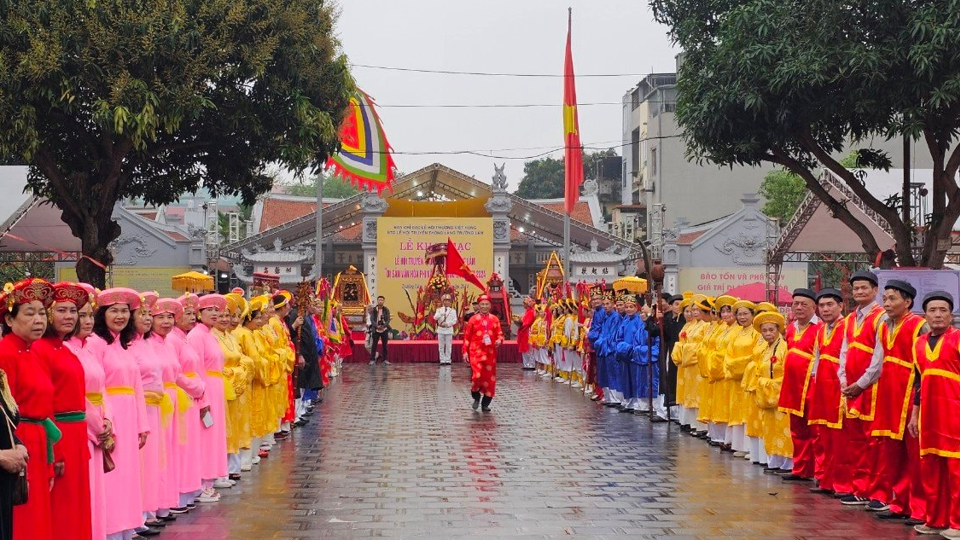 Chương tr&igrave;nh nghệ thuật Giao lưu tr&igrave;nh diễn di sản văn h&oacute;a phi vật thể &ldquo;Linh Lang - Kh&iacute; thi&ecirc;ng hội tụ - Long Bi&ecirc;n tỏa s&aacute;ng&rdquo; kh&ocirc;ng chỉ t&aacute;i hiện&nbsp;t&aacute;i hiện n&eacute;t văn h&oacute;a đặc sắc&nbsp;nơi thờ Linh Lang Đại vương m&agrave; c&ograve;n được kỳ vọng sẽ lan tỏa những gi&aacute; trị văn h&oacute;a d&acirc;n tộc, kết nối di sản, thu h&uacute;t du kh&aacute;ch.&nbsp;