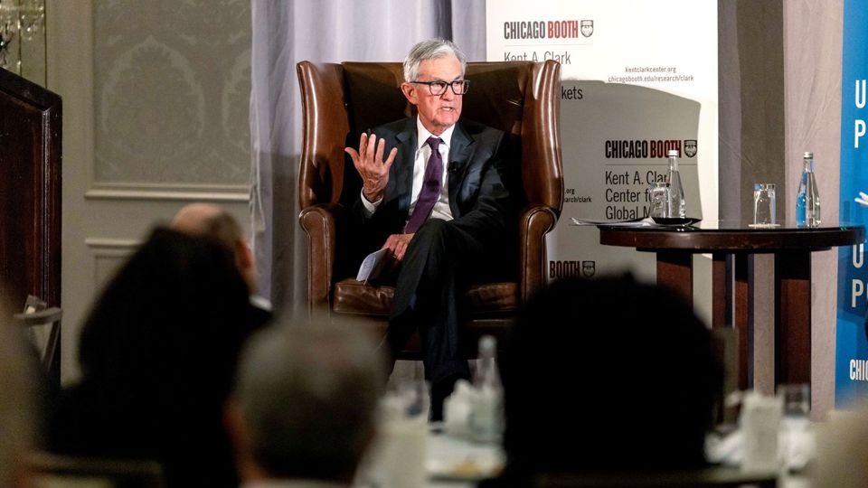 Chủ tịch Fed Jerome Powell ph&aacute;t biểu tại Diễn đ&agrave;n Ch&iacute;nh s&aacute;ch Tiền tệ Mỹ ở New York ng&agrave;y 7/3. Ảnh: CNN