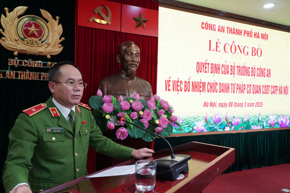 Thiếu tướng Nguyễn Thanh T&ugrave;ng, Ph&oacute; Gi&aacute;m đốc C&ocirc;ng an TP - Thủ trưởng Cơ quan CSĐT ph&aacute;t biểu tại Lễ c&ocirc;ng bố.