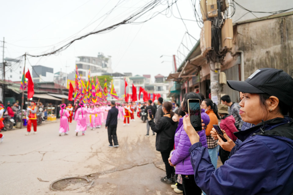 Với những gi&aacute; trị lịch sử v&agrave; văn h&oacute;a s&acirc;u sắc, lễ hội Đ&igrave;nh Nhật T&acirc;n vừa được Bộ Văn h&oacute;a, Thể thao v&agrave; Du lịch c&ocirc;ng nhận l&agrave; Di sản văn h&oacute;a phi vật thể quốc gia. Sự kiện n&agrave;y kh&ocirc;ng chỉ khẳng định vị thế của lễ hội trong đời sống văn h&oacute;a t&acirc;m linh m&agrave; c&ograve;n l&agrave; động lực quan trọng để người d&acirc;n địa phương g&igrave;n giữ v&agrave; ph&aacute;t huy những gi&aacute; trị truyền thống.