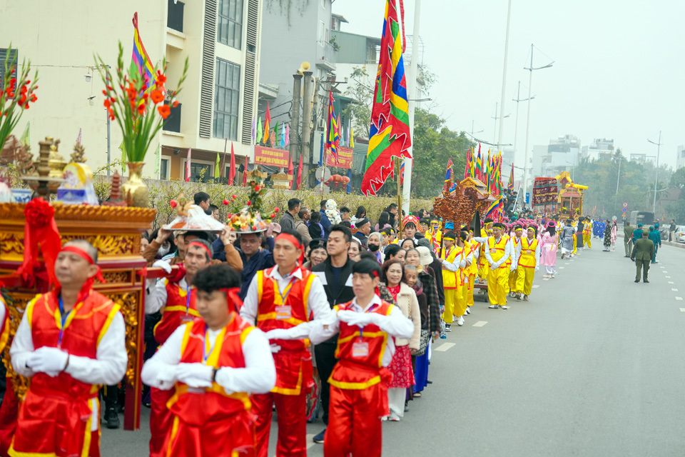 Việc c&ocirc;ng nhận Lễ hội Đ&igrave;nh Nhật T&acirc;n l&agrave; Di sản văn h&oacute;a phi vật thể quốc gia kh&ocirc;ng chỉ g&oacute;p phần bảo tồn n&eacute;t đẹp truyền thống m&agrave; c&ograve;n mở ra nhiều cơ hội ph&aacute;t triển du lịch văn h&oacute;a tại H&agrave; Nội.