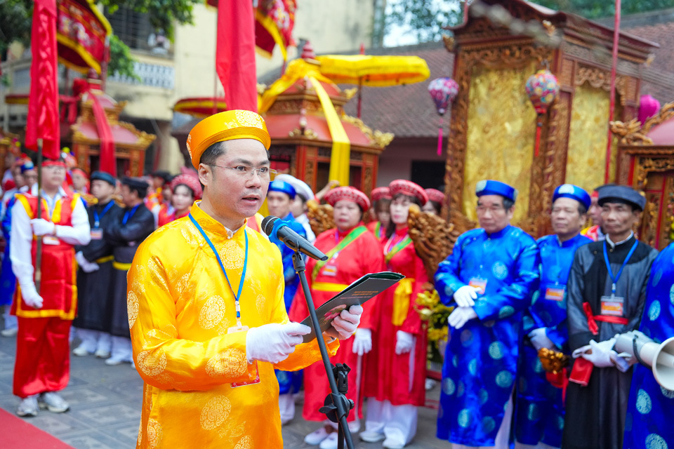 Chủ tịch UBND phường Nhật T&acirc;n C&ocirc;ng Minh Tuấn cho biết: "Lễ hội đ&igrave;nh Nhật T&acirc;n l&agrave; sợi d&acirc;y kết nối c&aacute;c thế hệ người d&acirc;n địa phương với con em qu&ecirc; hương đang sinh sống ở mọi miền Tổ quốc, g&oacute;p phần bảo tồn, ph&aacute;t huy gi&aacute; trị lịch sử, văn h&oacute;a truyền thống d&acirc;n tộc. Việc Lễ hội đ&igrave;nh Nhật T&acirc;n được c&ocirc;ng nhận di sản văn h&oacute;a phi vật thể quốc gia l&agrave; niềm vui, tự h&agrave;o của c&aacute;n bộ v&agrave; nh&acirc;n d&acirc;n phường Nhật T&acirc;n. Đồng thời, đ&aacute;nh dấu mốc quan trọng, mở ra cơ hội mới để gi&aacute; trị di sản n&agrave;y tiếp tục được lan tỏa mạnh mẽ hơn nữa v&agrave; l&agrave; tiền đề phường Nhật T&acirc;n tiếp tục hội nhập, ph&aacute;t triển kinh tế - x&atilde; hội, vững bước tiến v&agrave;o Kỷ nguy&ecirc;n mới - Kỷ nguy&ecirc;n vươn m&igrave;nh của d&acirc;n tộc&rdquo;.