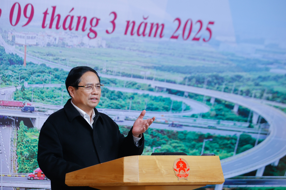 Thủ tướng Phạm Minh Ch&iacute;nh n&ecirc;u r&otilde;, trong năm 2025, phải ho&agrave;n th&agrave;nh mục ti&ecirc;u cả nước c&oacute; &iacute;t nhất 3.000 km cao tốc v&agrave; 1.000km đường ven biển, cơ bản th&ocirc;ng tuyến cao tốc từ Cao Bằng qua Lạng Sơn tới C&agrave; Mau. Ảnh: VGP/Nhật Bắc