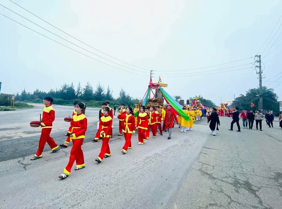 Đến hẹn lại l&ecirc;n, v&agrave;o th&aacute;ng 2 &acirc;m lịch h&agrave;ng năm, Lễ hội đền Mai Bảng lại được ch&iacute;nh quyền v&agrave; Nh&acirc;n d&acirc;n tổ chức rất trang trọng.