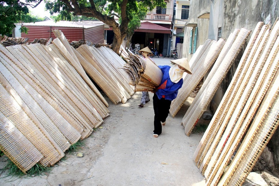 B&aacute;nh đa nem l&agrave;ng Chều nổi tiếng về chất lượng thơm ngon.&nbsp;Ảnh:&nbsp;hanamtourism