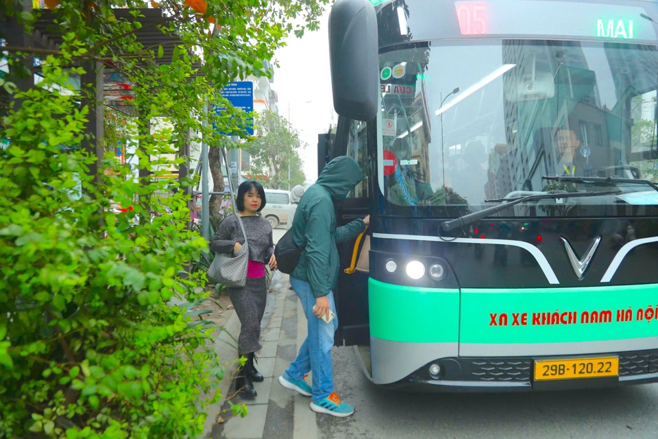 &Ocirc;ng Th&aacute;i Hồ Phương &ndash; Gi&aacute;m đốc Trung t&acirc;m Quản l&yacute; v&agrave; điều h&agrave;nh giao th&ocirc;ng TP H&agrave; Nội cho biết: &ldquo;H&agrave; Nội l&agrave; địa phương đầu ti&ecirc;n tr&ecirc;n cả nước c&oacute; 3 loại h&igrave;nh xe bu&yacute;t điện lớn, vừa v&agrave; nhỏ".&nbsp;