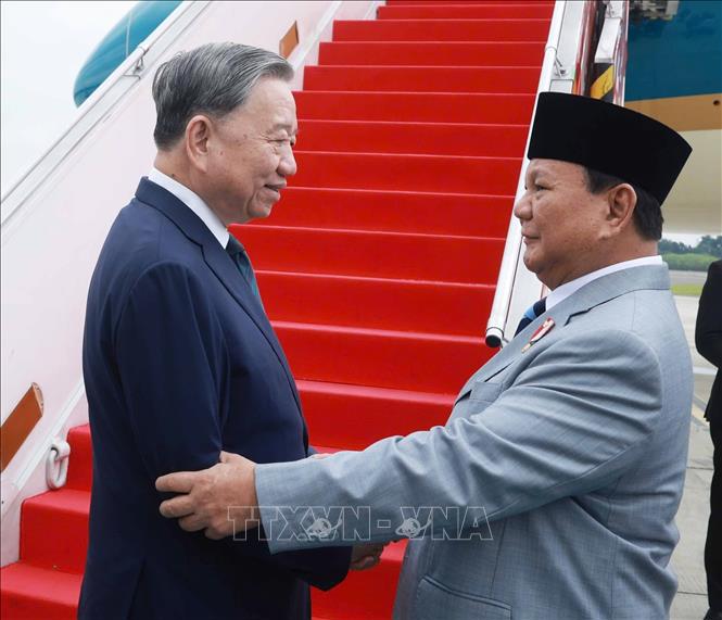 Tổng thống Cộng h&ograve;a Indonesia, Chủ tịch Đảng Phong tr&agrave;o Indonesia vĩ đại (Gerindra) Prabowo Subianto tiễn Tổng B&iacute; thư T&ocirc; L&acirc;m. Ảnh: TTXVN