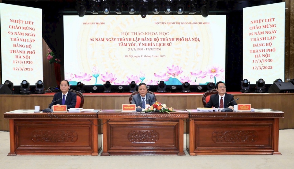 TS Nguyễn Văn Phong - Ph&oacute; B&iacute; thư Thường trực Th&agrave;nh ủy H&agrave; Nội; PGS.TS Nguyễn Danh Ti&ecirc;n - Viện trưởng Viện Lịch sử Đảng (Học viện Ch&iacute;nh trị Quốc gia Hồ Ch&iacute; Minh) v&agrave; Ủy vi&ecirc;n Ban Thường vụ Th&agrave;nh ủy, Trưởng ban Tuy&ecirc;n gi&aacute;o v&agrave; D&acirc;n vận Th&agrave;nh ủy H&agrave; Nội Nguyễn Do&atilde;n Toản chủ tr&igrave; Hội thảo.