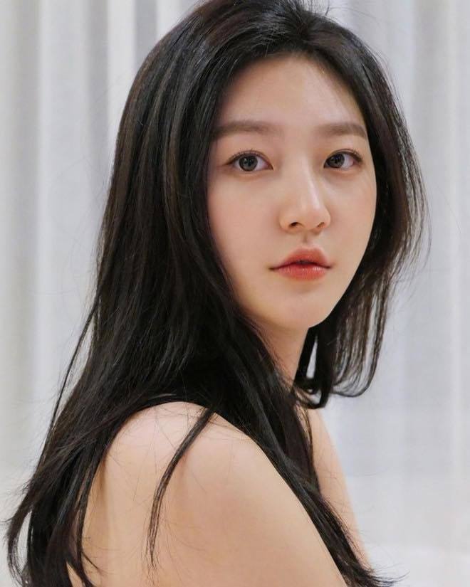 Kim Sae Ron từng nhắn tin cầu cứu Kim Soo Huyn.&nbsp;Lễ viếng cố diễn vi&ecirc;n Kim Sae Ron diễn ra ng&agrave;y 17/2 tại nh&agrave; tang lễ Trung t&acirc;m y tế Seoul Asan nhưng Kim Soo Huyn kh&ocirc;ng đến dự.