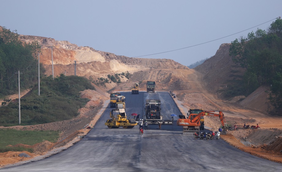 Ch&iacute;nh phủ đặt mục ti&ecirc;u đưa v&agrave;o khai th&aacute;c 3.000km cao tốc v&agrave;o cuối năm 2025. Ảnh: VGP