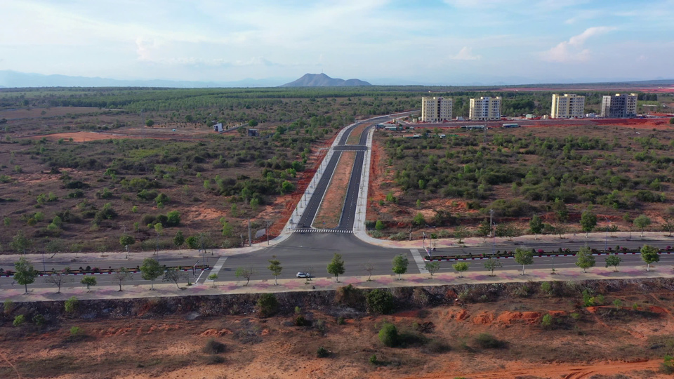 C&ocirc;ng tr&igrave;nh x&acirc;y dựng đường v&agrave;o s&acirc;n bay Phan Thiết.