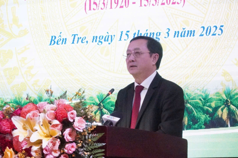 PGS.TS Huỳnh Th&agrave;nh Đạt, Ủy vi&ecirc;n Trung ương Đảng, Ph&oacute; Trưởng Ban Tuy&ecirc;n gi&aacute;o v&agrave; D&acirc;n vận Trung ương ph&aacute;t biểu kết luận tại hội thảo.