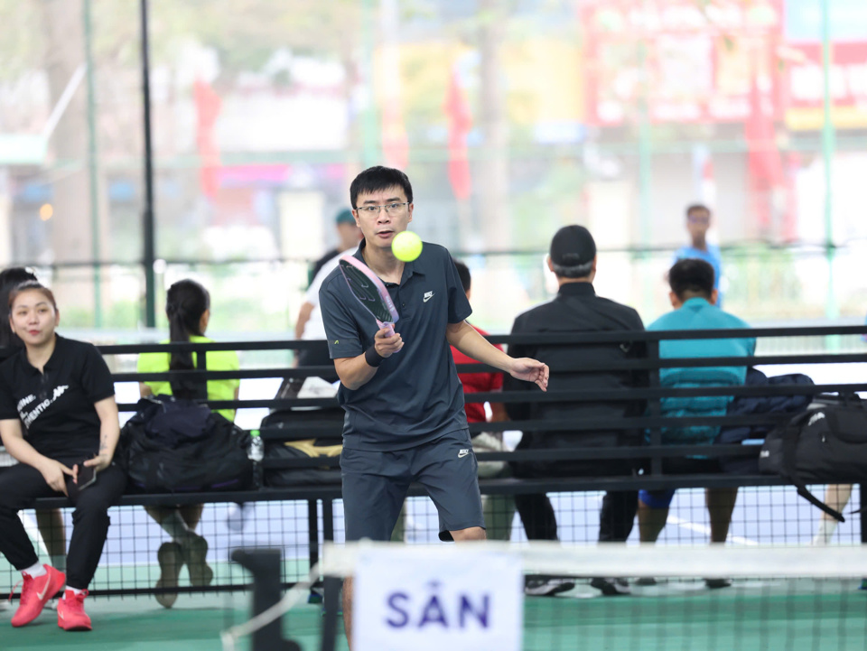 Giải pickleball b&aacute;o Kinh tế &amp; Đ&ocirc; thị lần thứ 1 &ndash; 2025 diễn ra trong hai ng&agrave;y 15 - 16/3, tại cụm li&ecirc;n hợp s&acirc;n pickleball thuộc Trung t&acirc;m Văn h&oacute;a - Th&ocirc;ng tin - Thể thao v&agrave; Du lịch quận Cầu Giấy (số 35 Trần Qu&yacute; Ki&ecirc;n, quận Cầu Giấy, H&agrave; Nội).