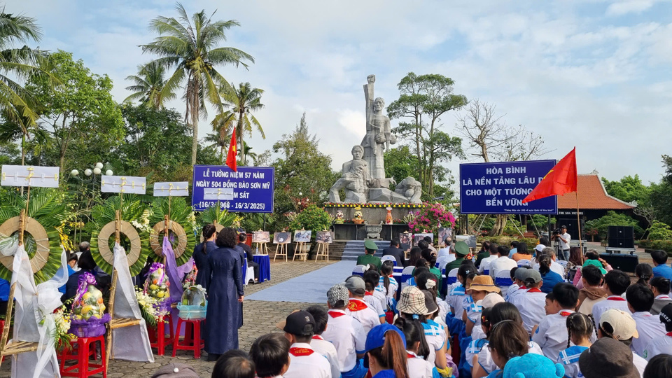 Quảng Ng&atilde;i tổ chức lễ tưởng niệm 57 năm thảm s&aacute;t Sơn Mỹ (16/3/1968- 16/3/2025).