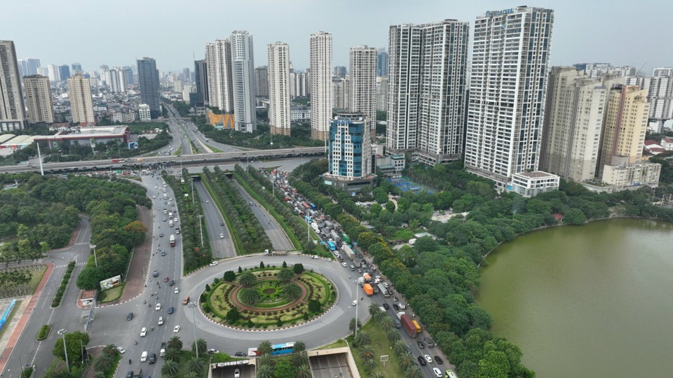 Diện mạo đ&ocirc; thị của Thủ đ&ocirc; H&agrave; Nội ng&agrave;y c&agrave;ng khang trang, hiện đại. Ảnh: Phạm H&ugrave;ng