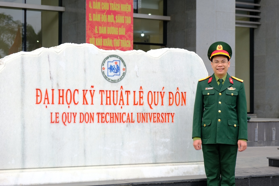 Thiếu t&aacute; Nguyễn Văn Tuấn, giảng vi&ecirc;n B&ocirc;̣ m&ocirc;n V&acirc;̣t l&yacute;, Khoa H&oacute;a - L&yacute; kỹ thu&acirc;̣t, Học vi&ecirc;̣n Kỹ thu&acirc;̣t qu&acirc;n sự