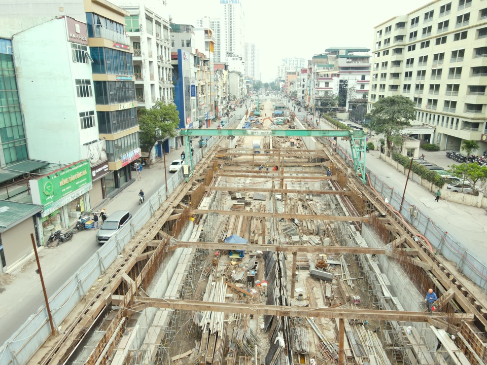 Ph&iacute;a Kim Đồng trong phạm vi dự &aacute;n, c&oacute; 6 tổ chức v&agrave; 4 hộ gia đ&igrave;nh nằm tr&ecirc;n địa b&agrave;n 2 phường Gi&aacute;p B&aacute;t v&agrave; Thịnh Liệt nằm trong diện phải GPMB.