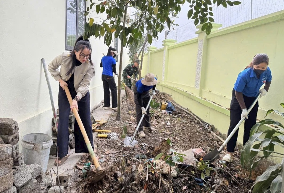 Hưởng ứng Th&aacute;ng Thanh ni&ecirc;n, nh&agrave; trường phối hợp c&ugrave;ng c&aacute;c đơn vị x&acirc;y dựng kế hoạch &ldquo;Khu vườn tr&ecirc;n m&acirc;y&rdquo;.